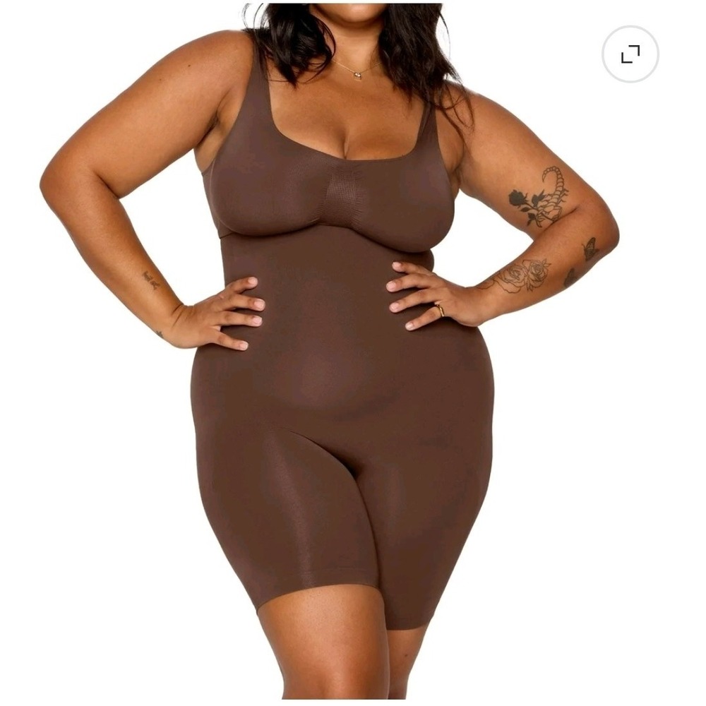 YITTY NWT Nearly Naked Shapewear Mid Thigh Seamless Shaping Bodysuit Brown